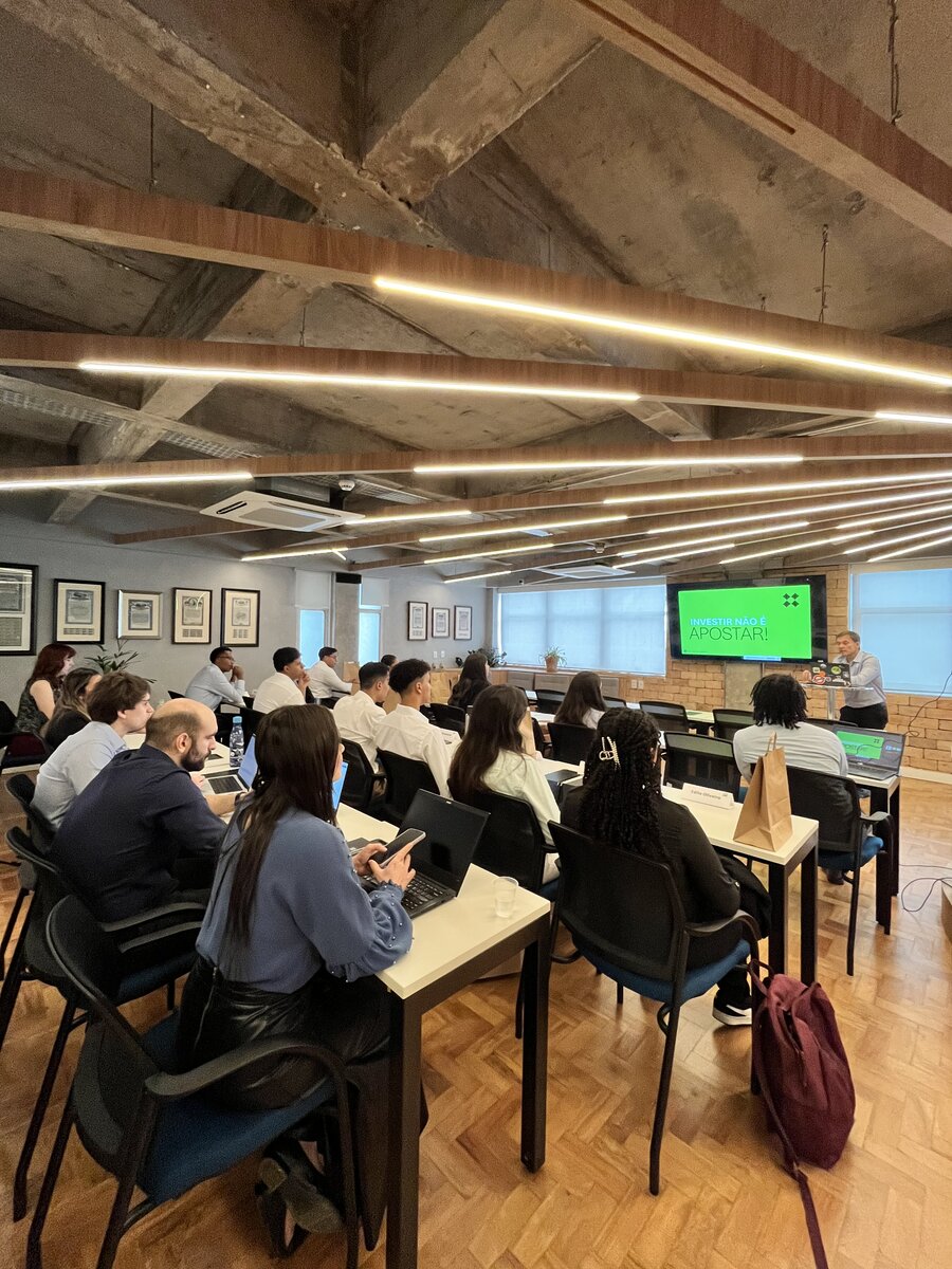 Turma do You in Banking reunida durante evento presencial do programa